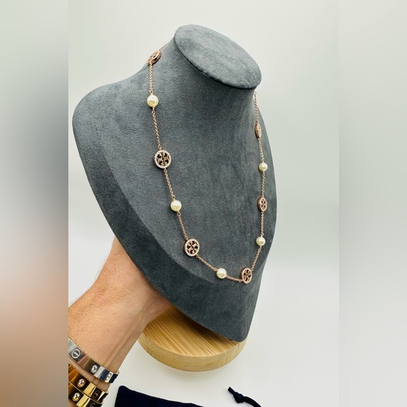 NWT Authentic Luxury Minimalist Tory Burch Crystal Pearl Logo Necklace - Picture 10 of 17